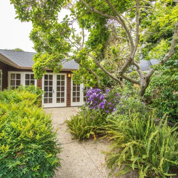 Walnut Dr, Palo Alto