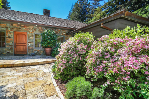 f465aa518ce84272ef7603bfd227575f-uncropped scaled within 1536 1152